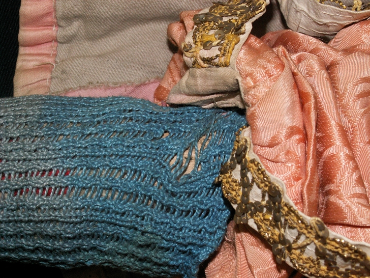 Calza destra prima del restauro